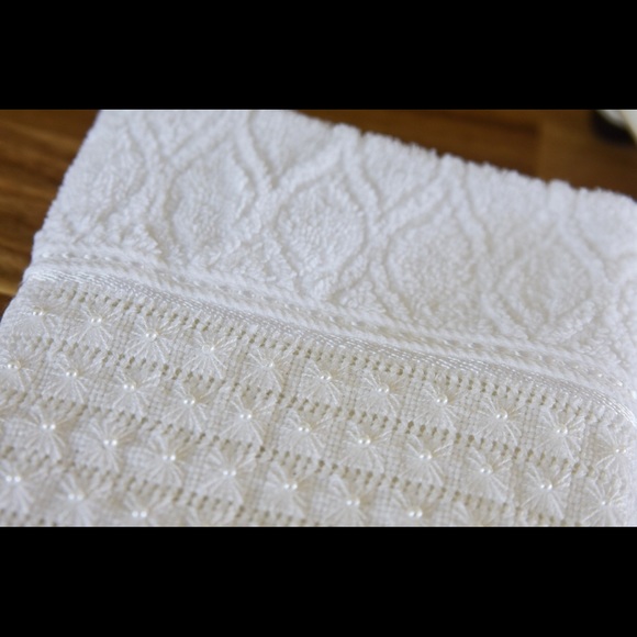 🆕 Handmade Embroidery Towel - Picture 3 of 7